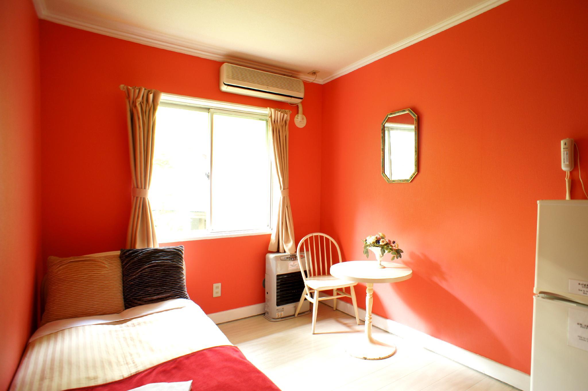 ROOM, SINGLE