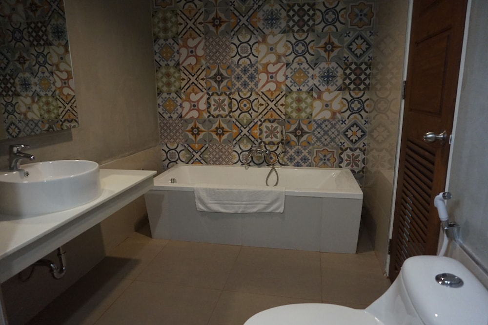 Mila Garden Hotel 12/34