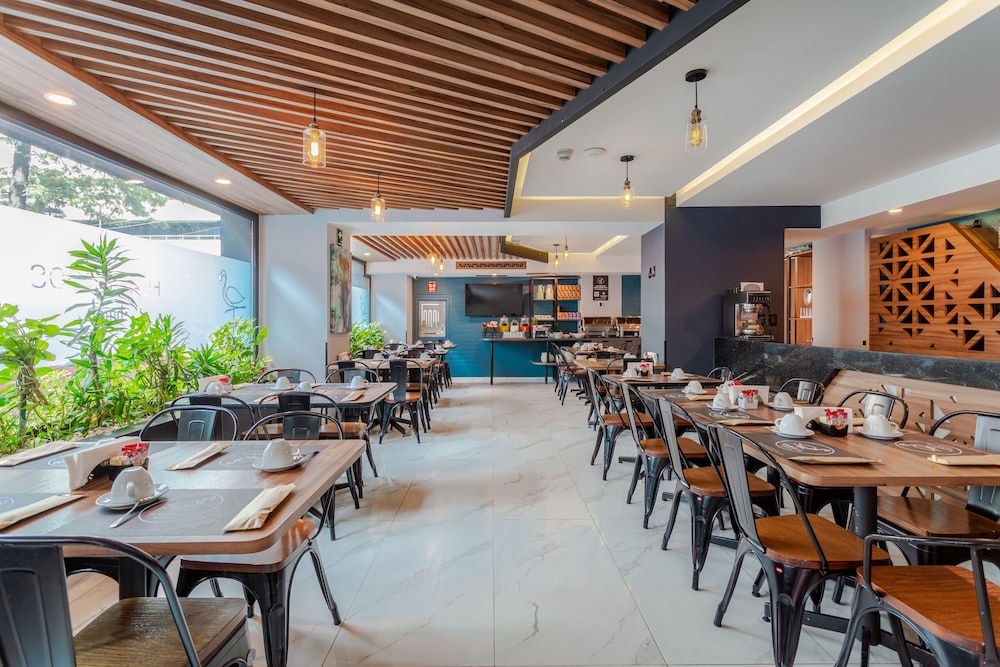 Hotel Flamencos 32/50