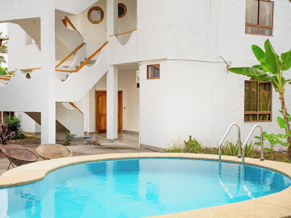 Twin Lodge Galapagos Hotel 34/68