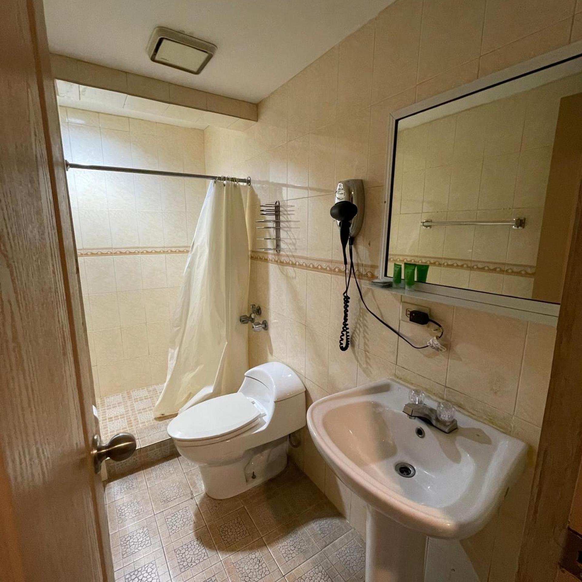 Hotel San Thomas Inn 33/33