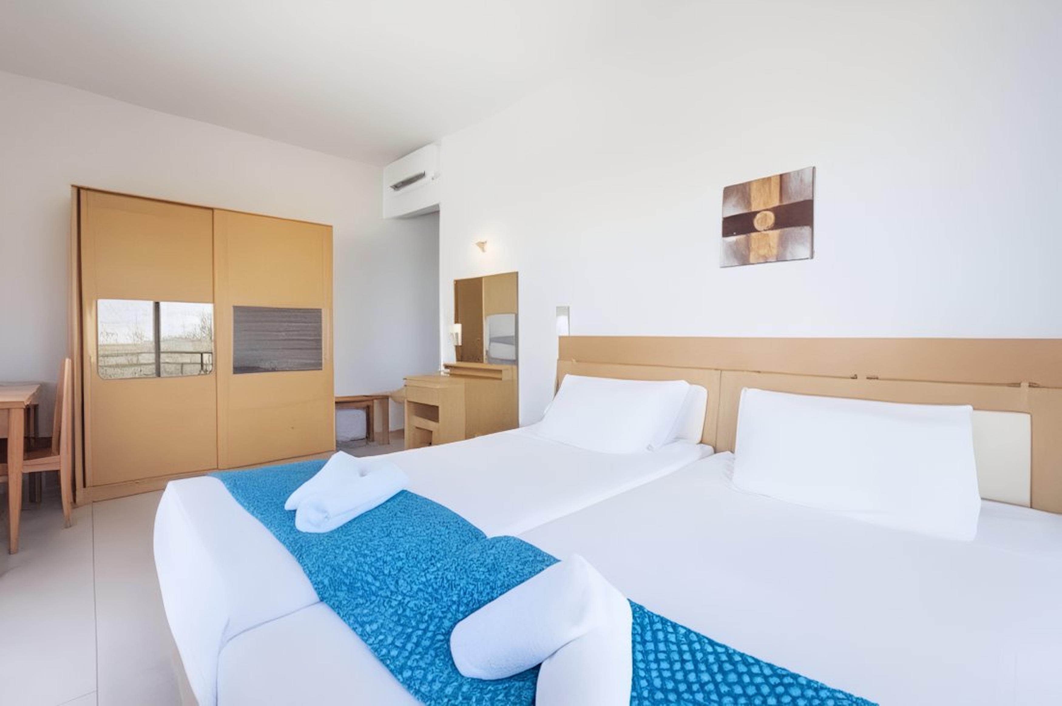 Standard, Double Bed, Side Sea View, Balcony or Terrace
