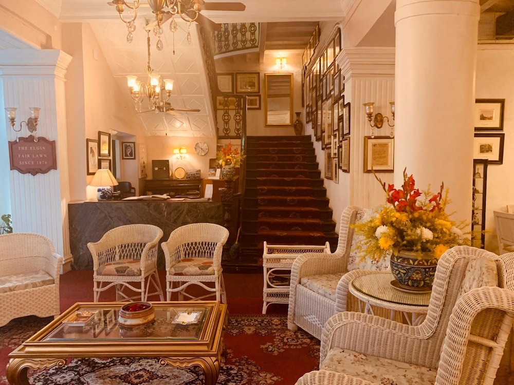 The Elgin Fairlawn Kolkata 34/60