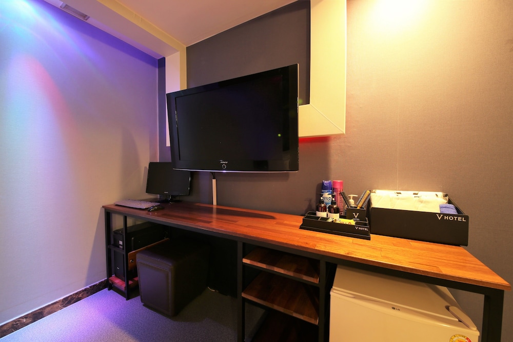 V Hotel 38/50