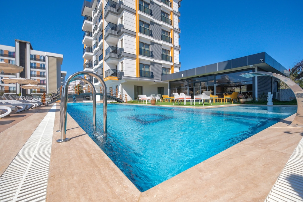 Elysium Deluxe Suites 47/50