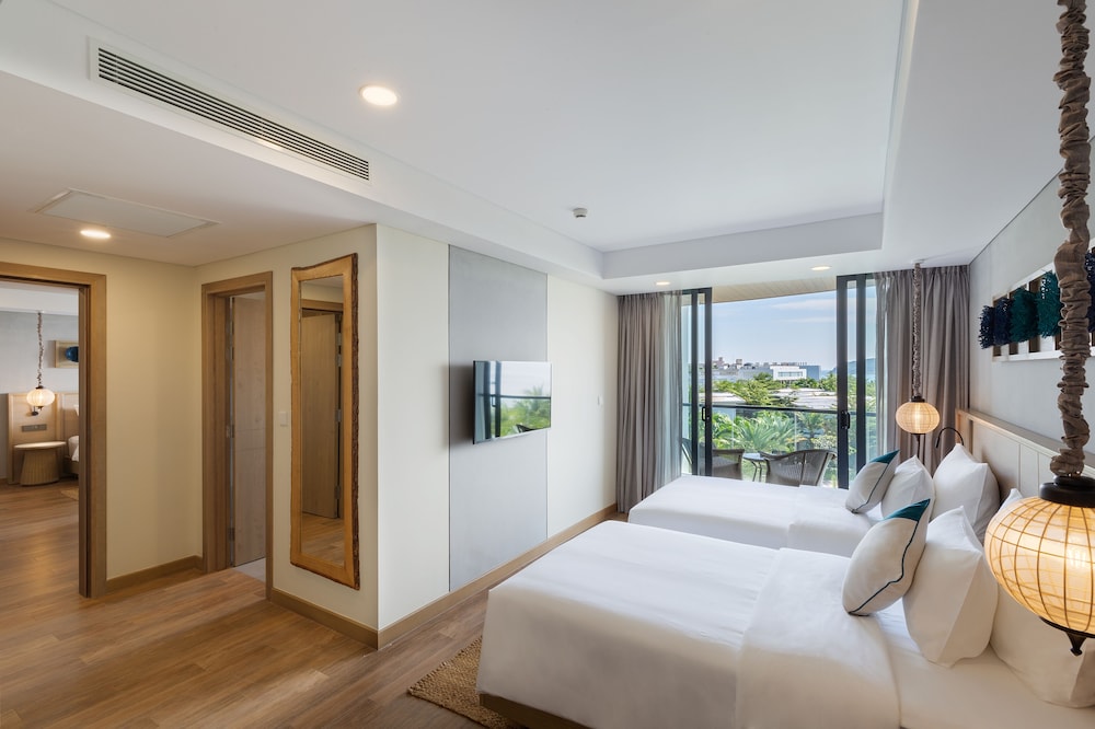 SUNSET, TWIN BEDS