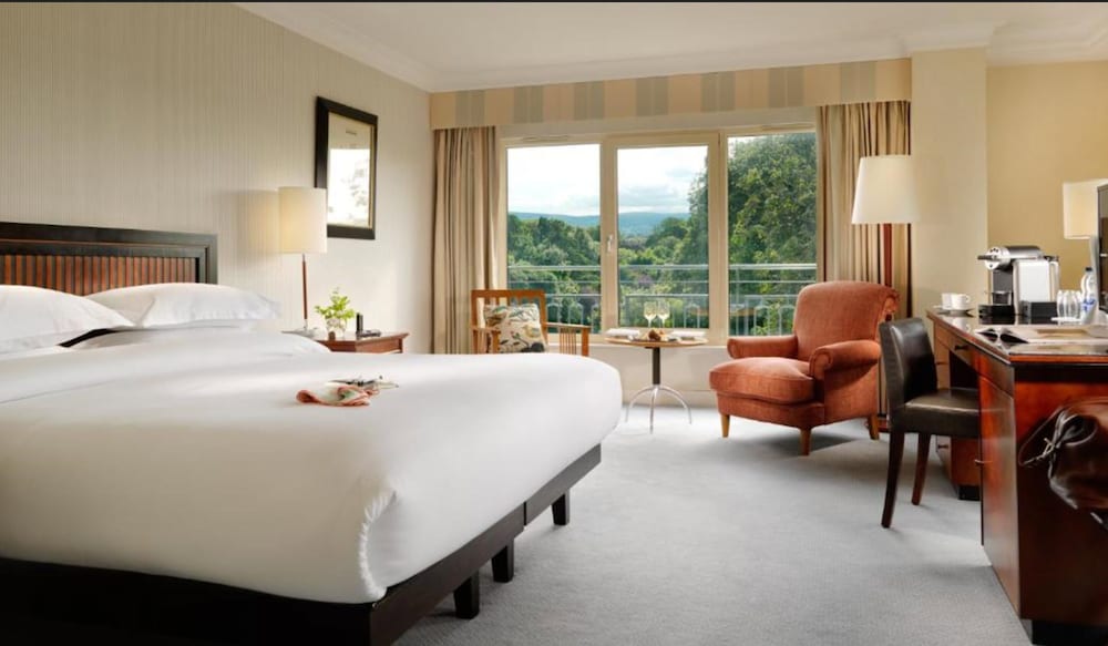 EXECUTIVE, KING BED