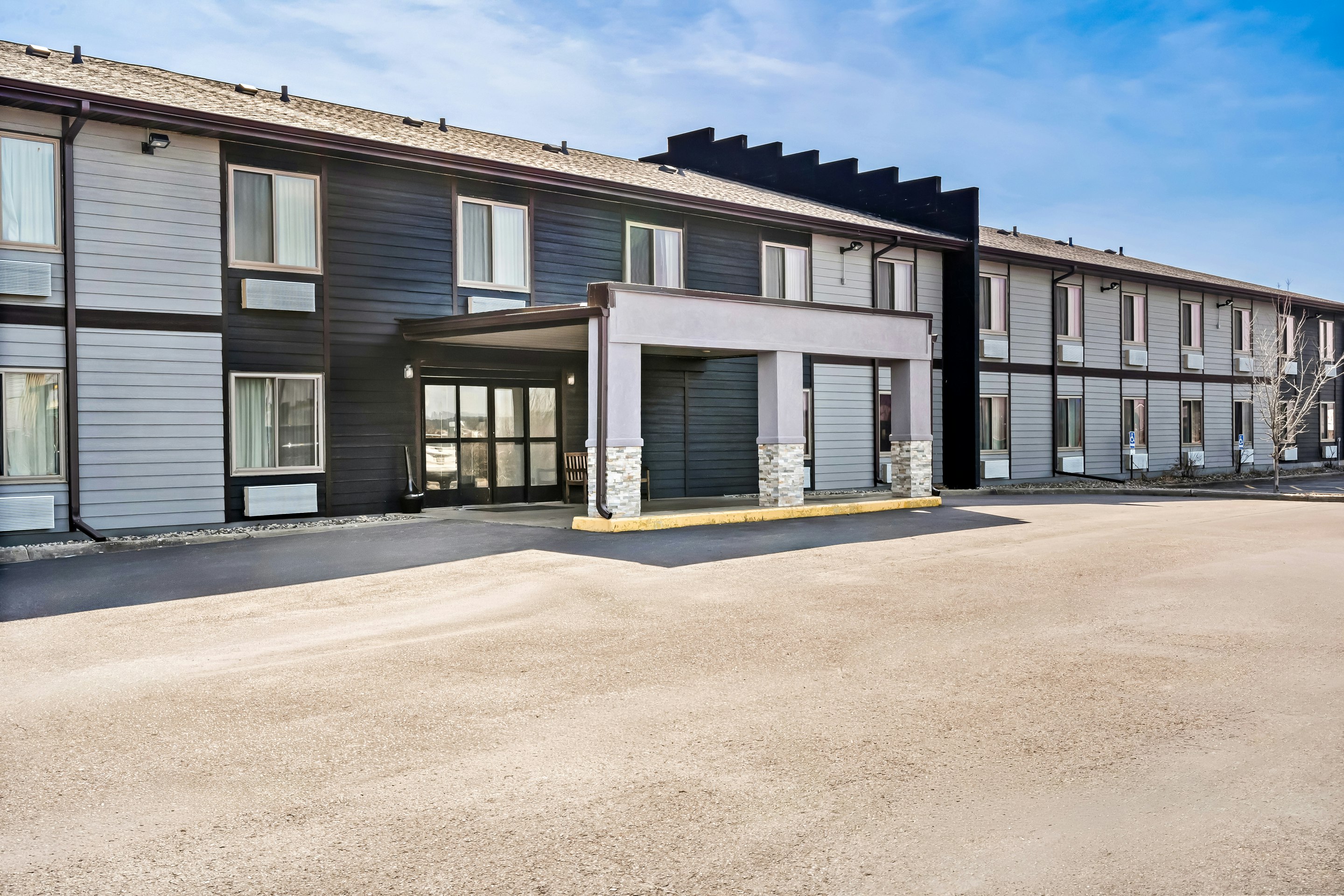 Red Roof Inn & Suites Tomah 51/57
