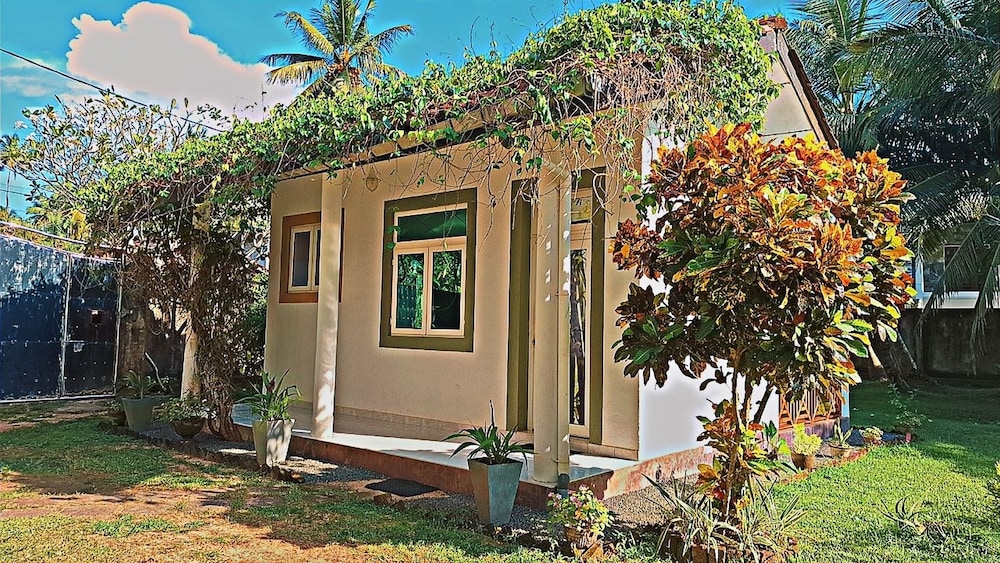 Raja Beach Hotel 1/50