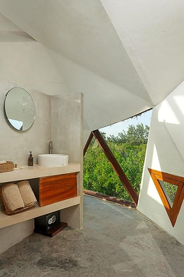 Mamasan Treehouses & Cabins 3/50