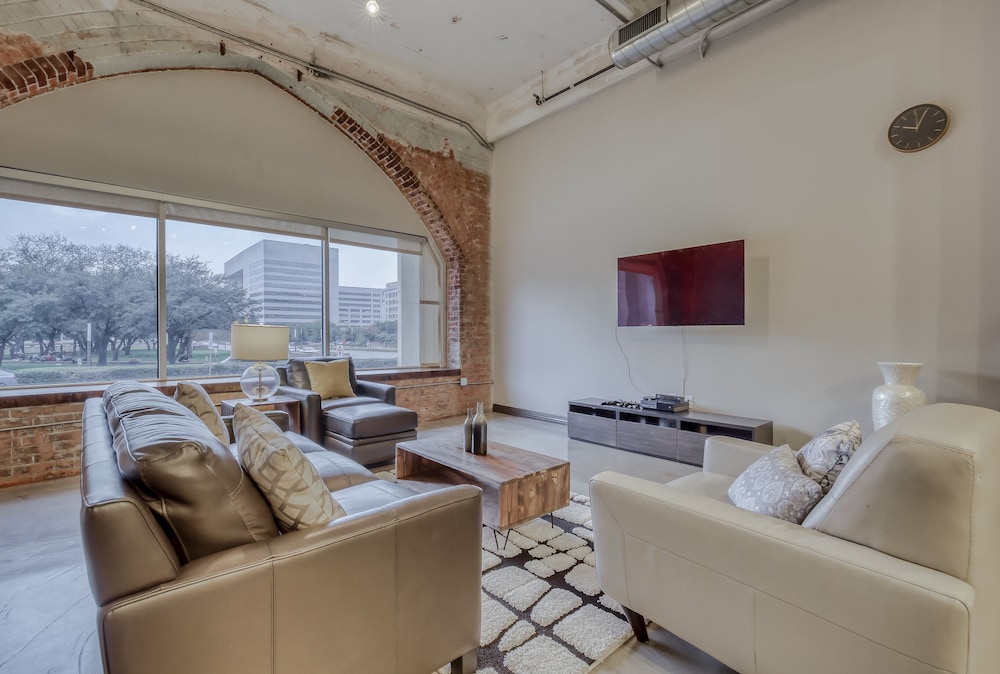 Luxury Downtown Dallas Stay by Amyfinehouse 29/50