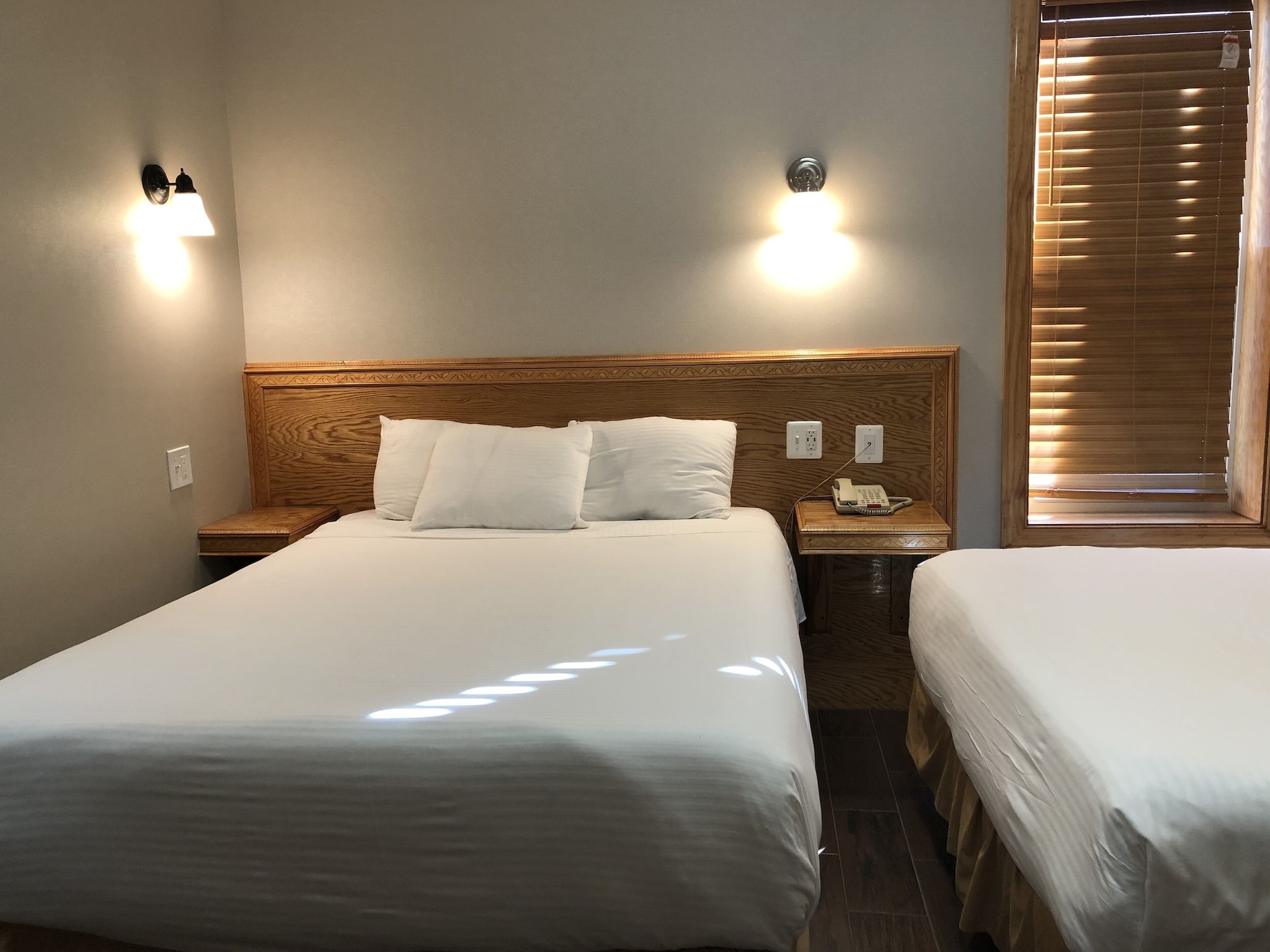 TRADITIONAL, 2 DOUBLE BEDS