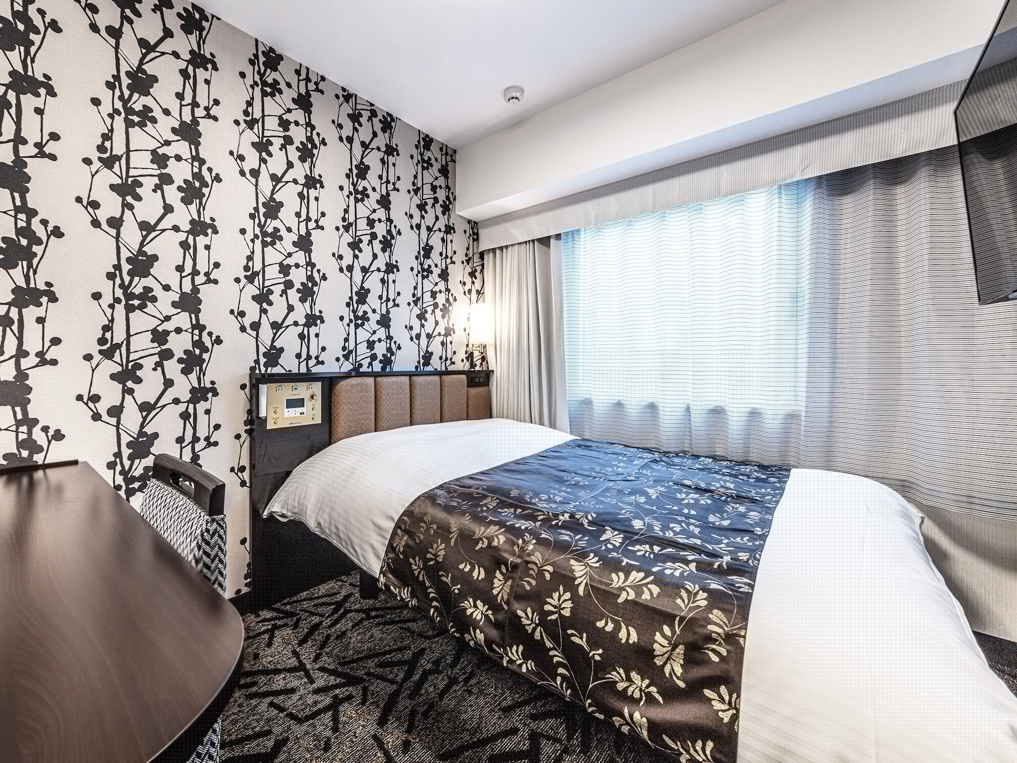 ROOM, DOUBLE BED