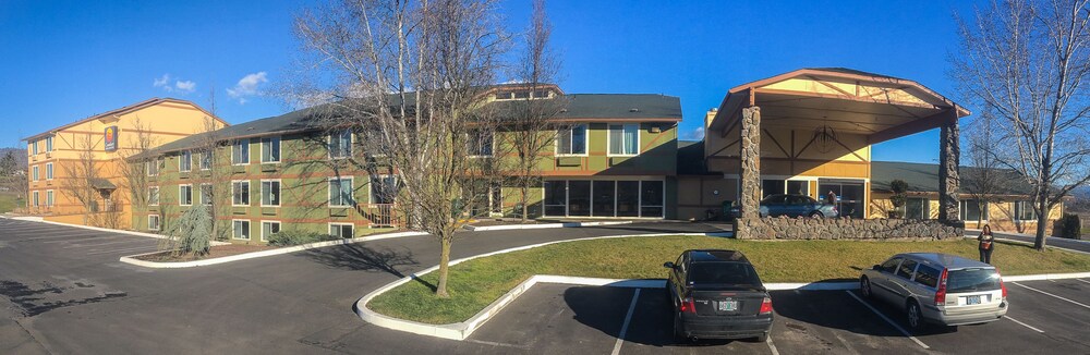 Comfort Inn & Suites Ashland, OR 34/40