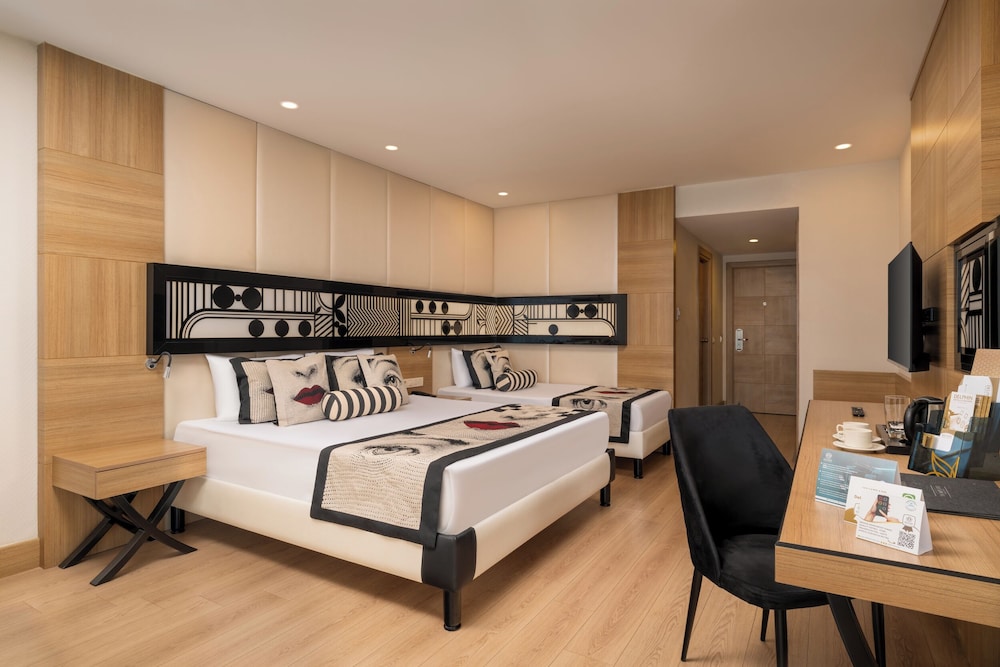 Delphin Imperial 24/60