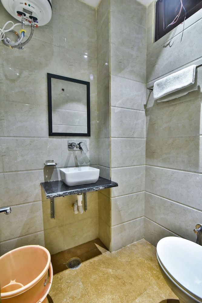 HOTEL SINGH INTERNATIONAL 19/21