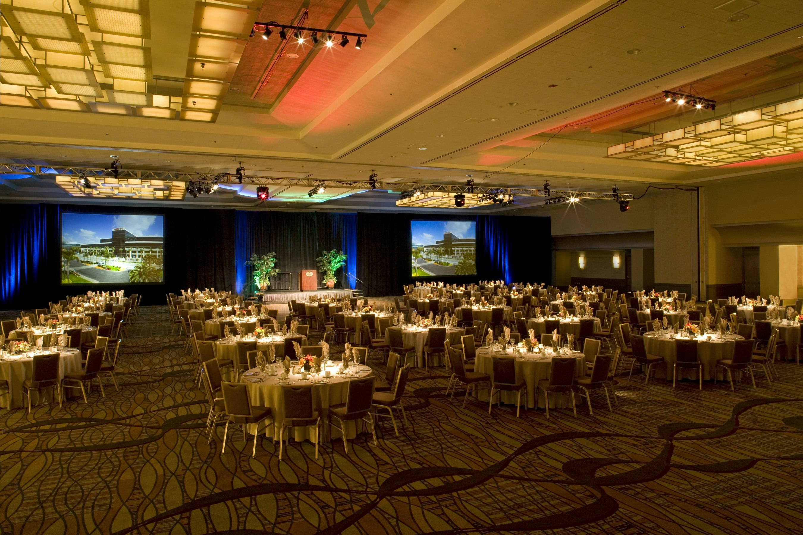Hilton Anaheim 75/85