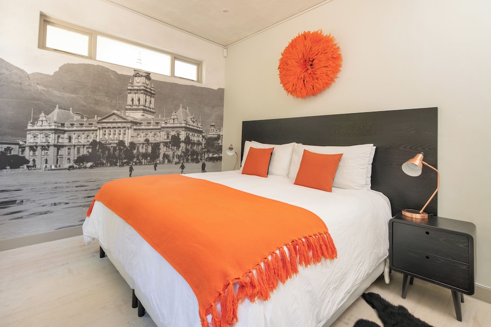 Victoria, 5 King Beds, 52 Victoria 2/10