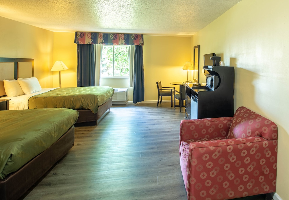 Quality Inn & Suites Woodstock Near Lake Geneva 14/15