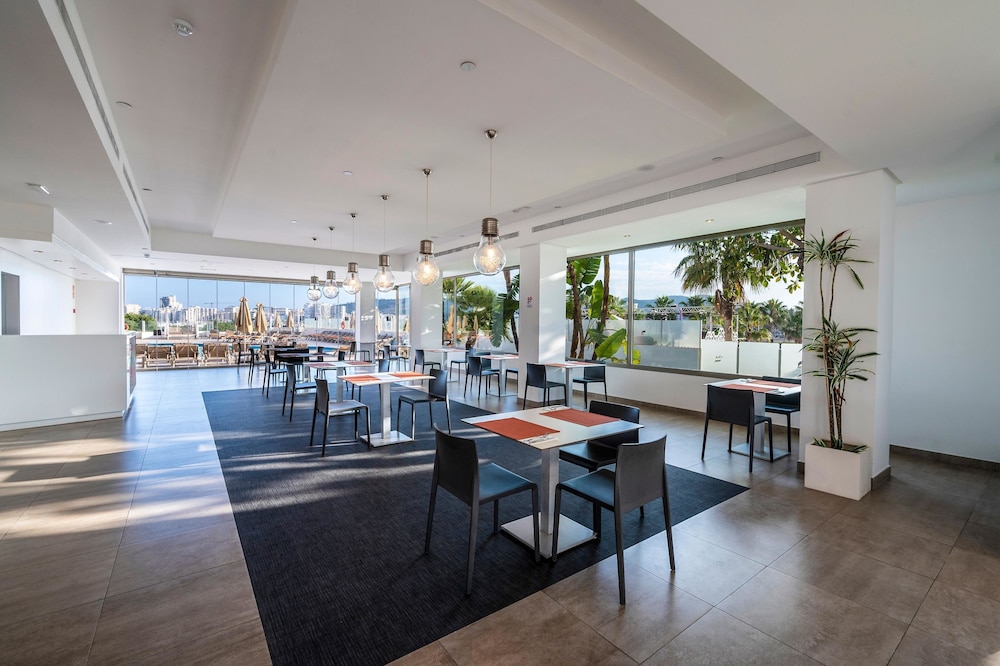 THB Ocean Beach - Adults Only 33/50