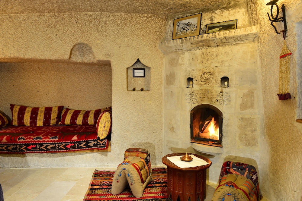 Kelebek Special Cave Hotel 8/84