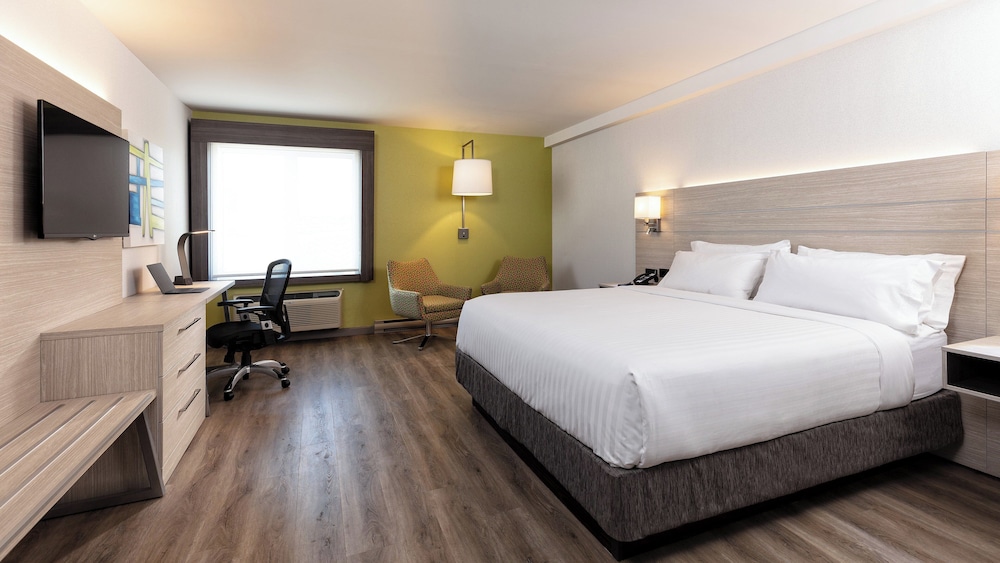 Standard, King Bed, Extra Floor Space