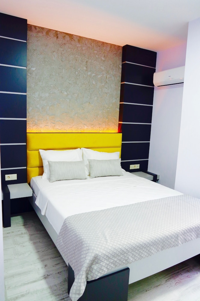 Ale Park Hotel 12/80