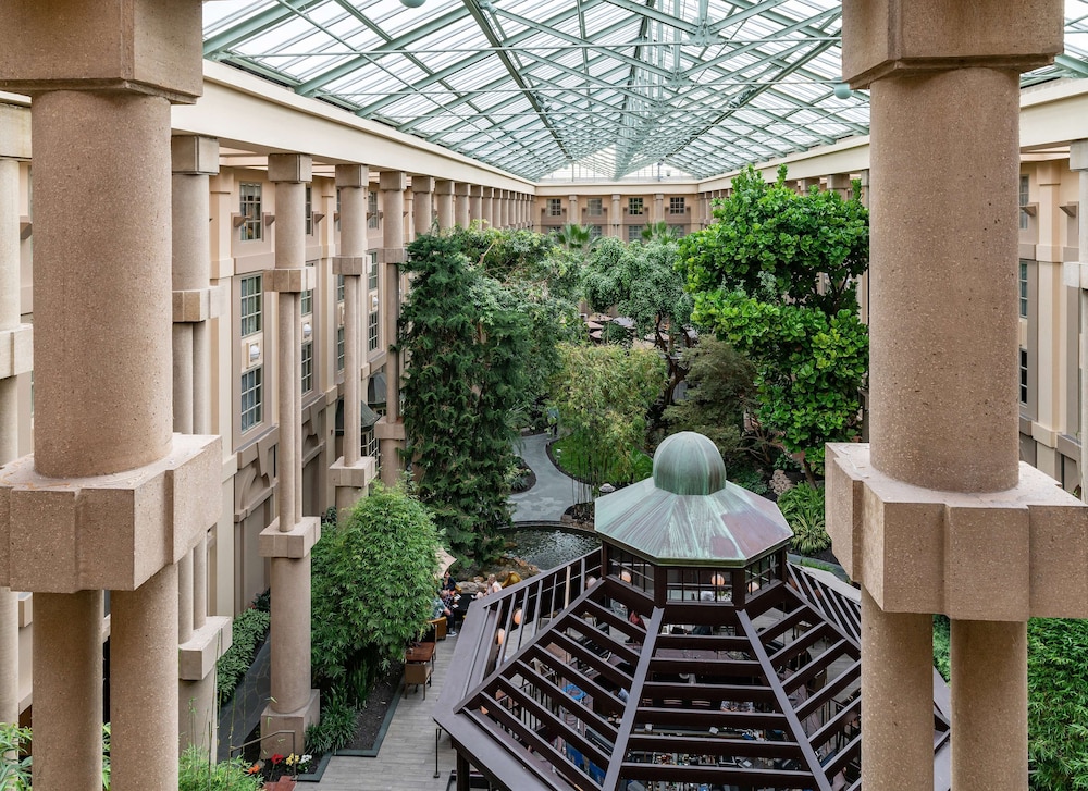 Hyatt Regency Greenwich 46/62