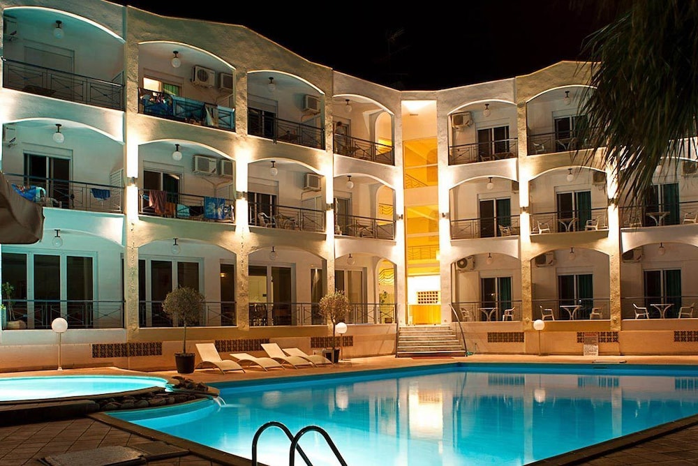 Stavros Beach Hotel 6/50