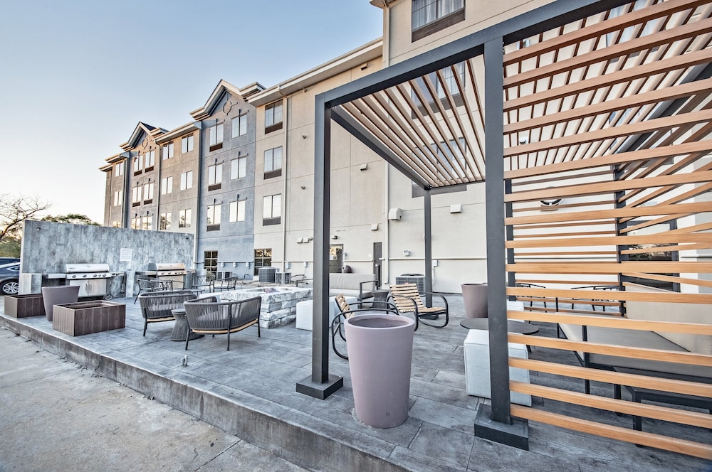 Staybridge Suites Cedar Rapids North 4/41