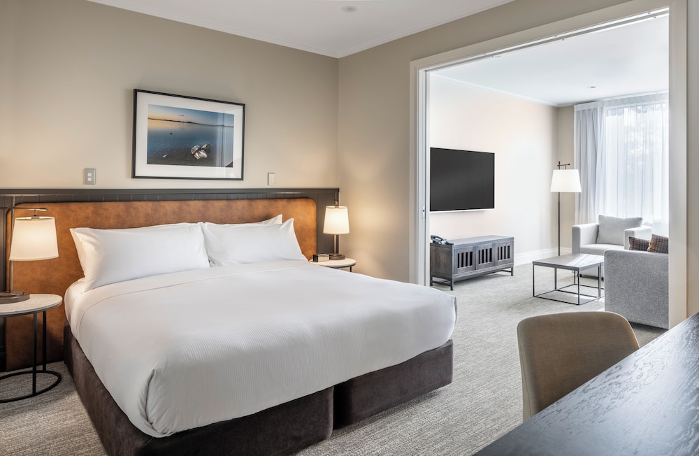 PLUS, JUNIOR SUITE, KING BED