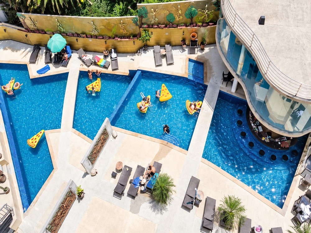 Oceanview Treasure Hotel & Residence 49/58