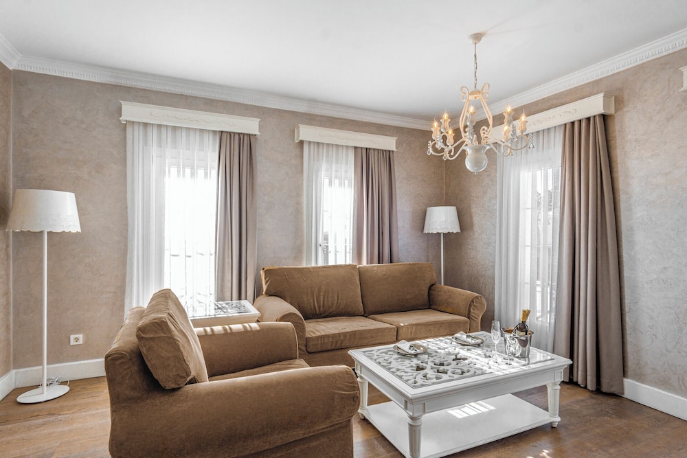 Ena Boutique Hotel 28/50