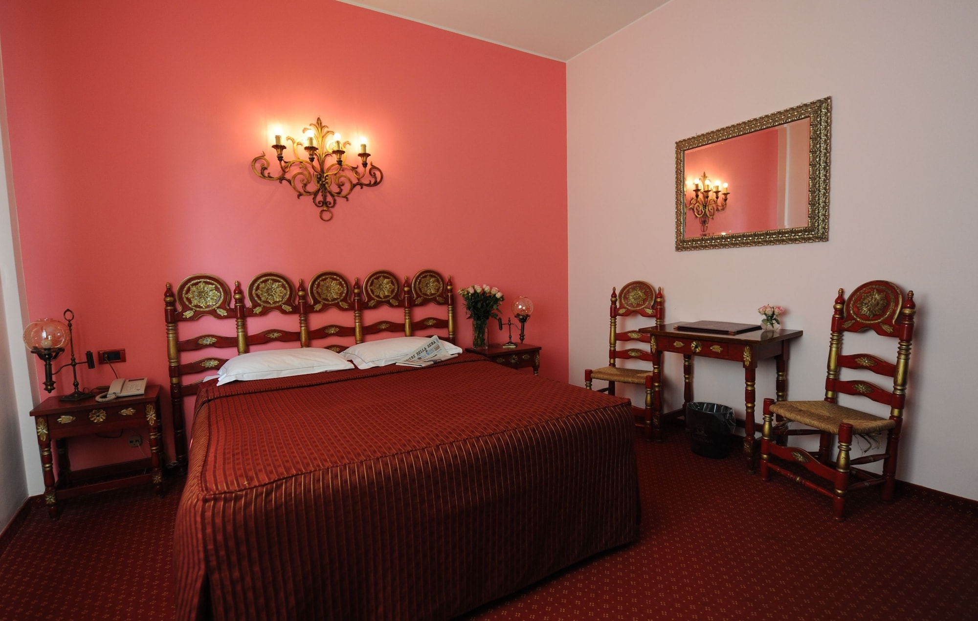 ROOM, DOUBLE BED