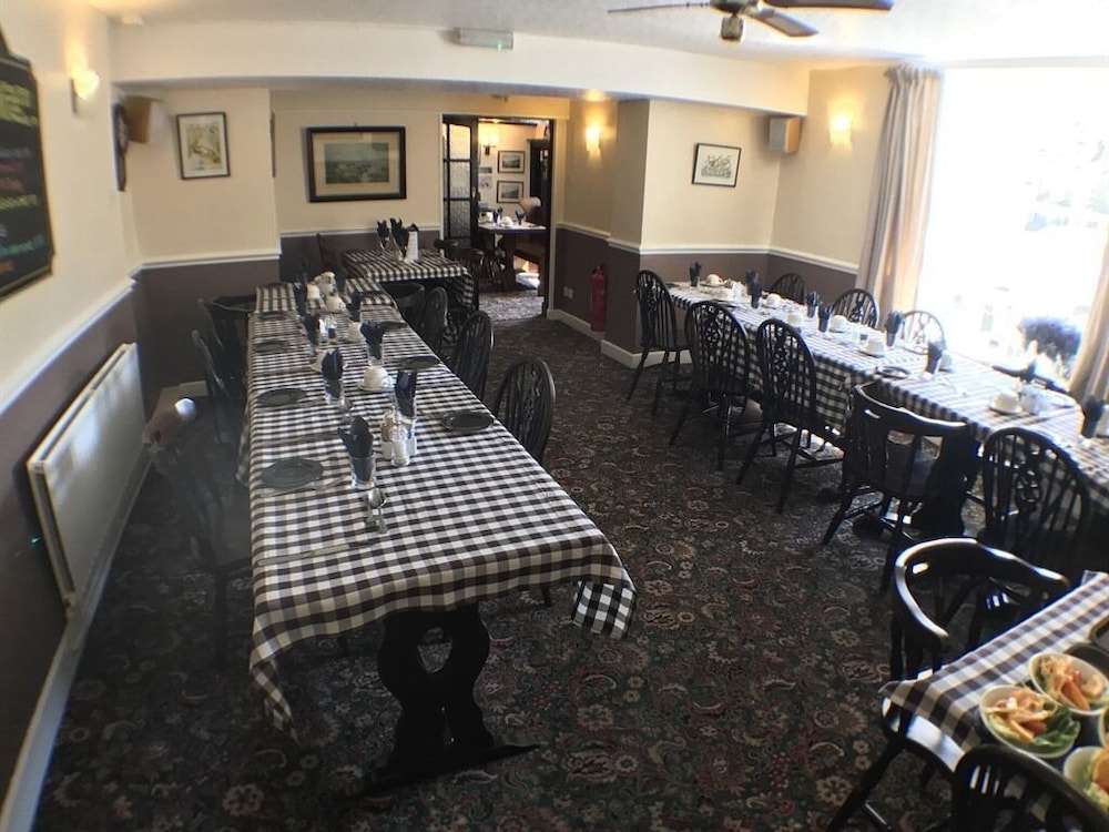 The Fox & Hounds Inn 27/35