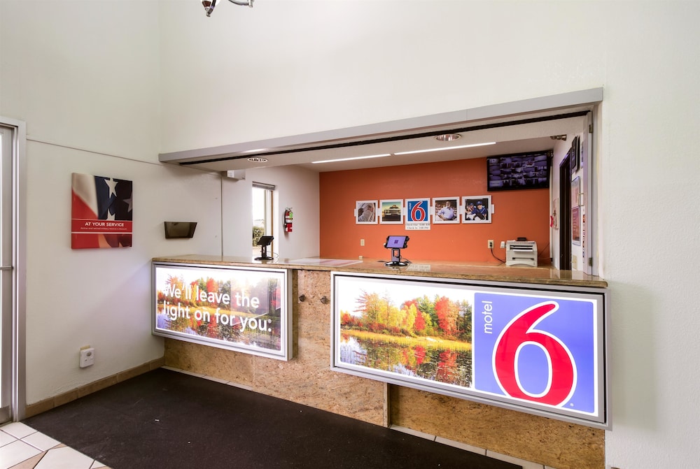 Lobby at Motel6 Davenport, IA, DAVENPORT - IA
