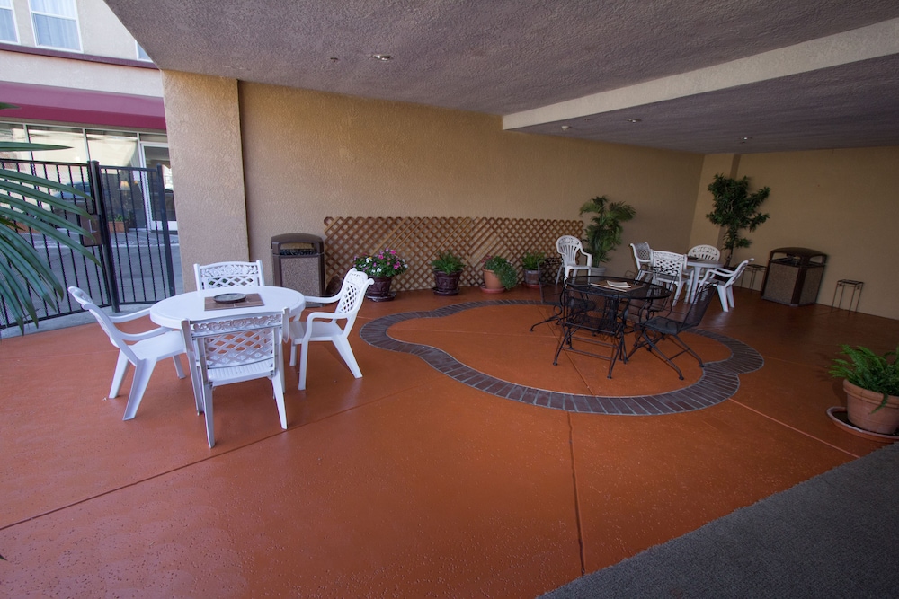 Comfort Suites Visalia - Convention Center 4/41