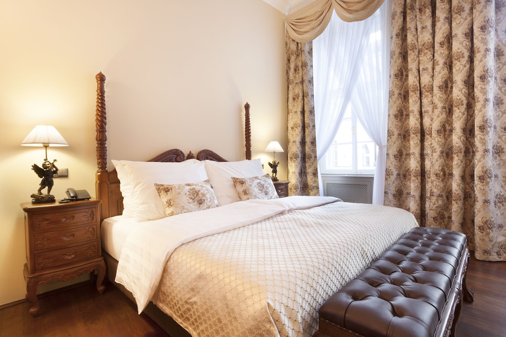 Iron Gate Hotel And Suites 23/71