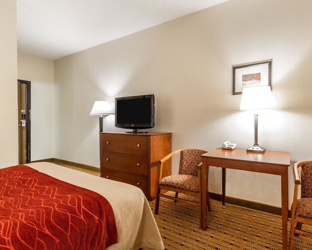 Quality Inn & Suites Eau Claire University Area 12/27