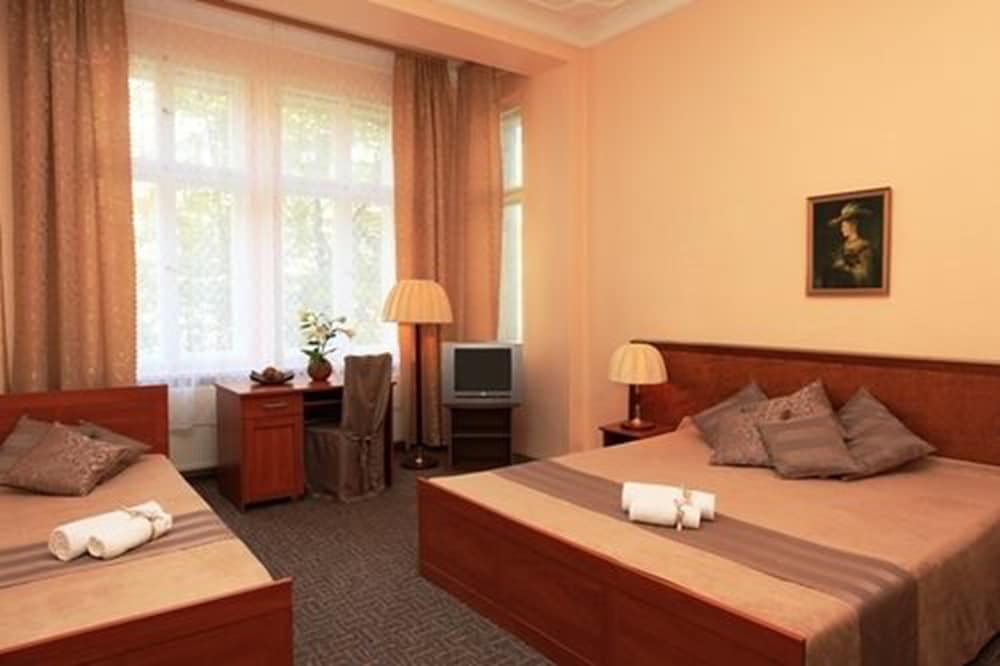 Hotel Pension Arche 12/41