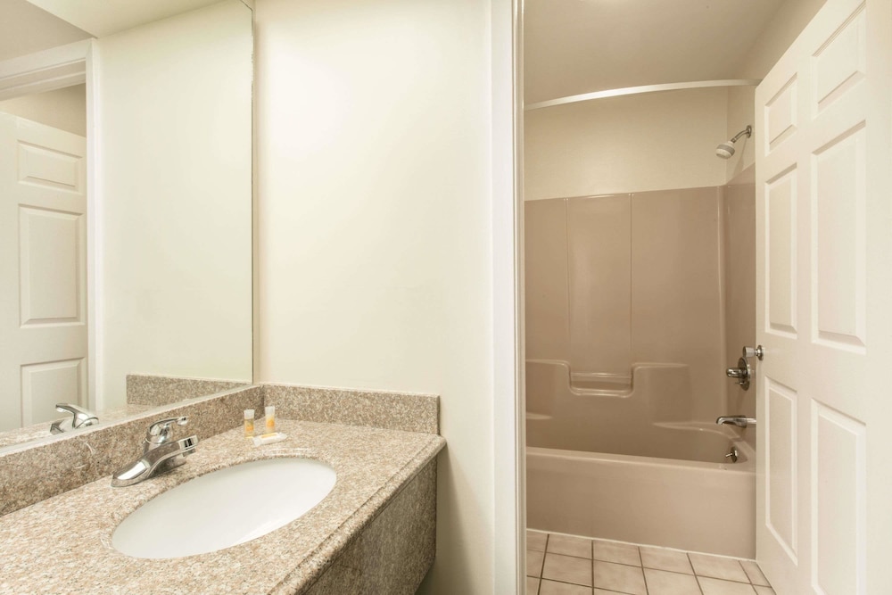 Days Inn by Wyndham Picayune 10/22