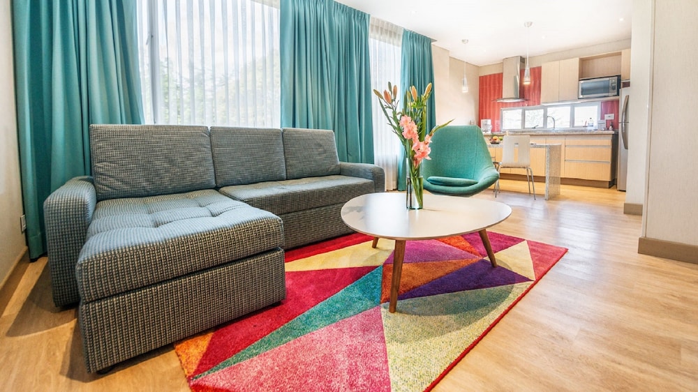 Hotel Plaza Suites 35/65