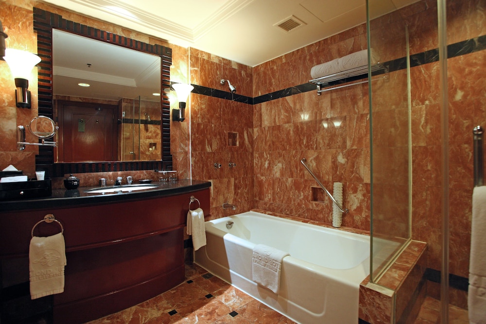 Diamond Hotel Philippines 11/68