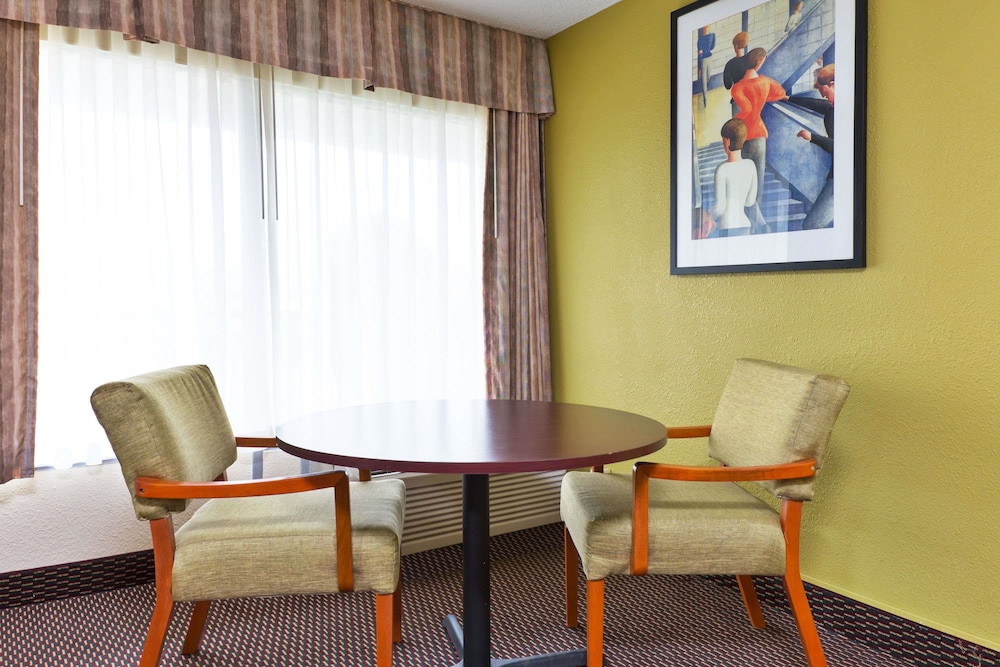 Ramada By Wyndham Pikesville Baltimore North 37/42