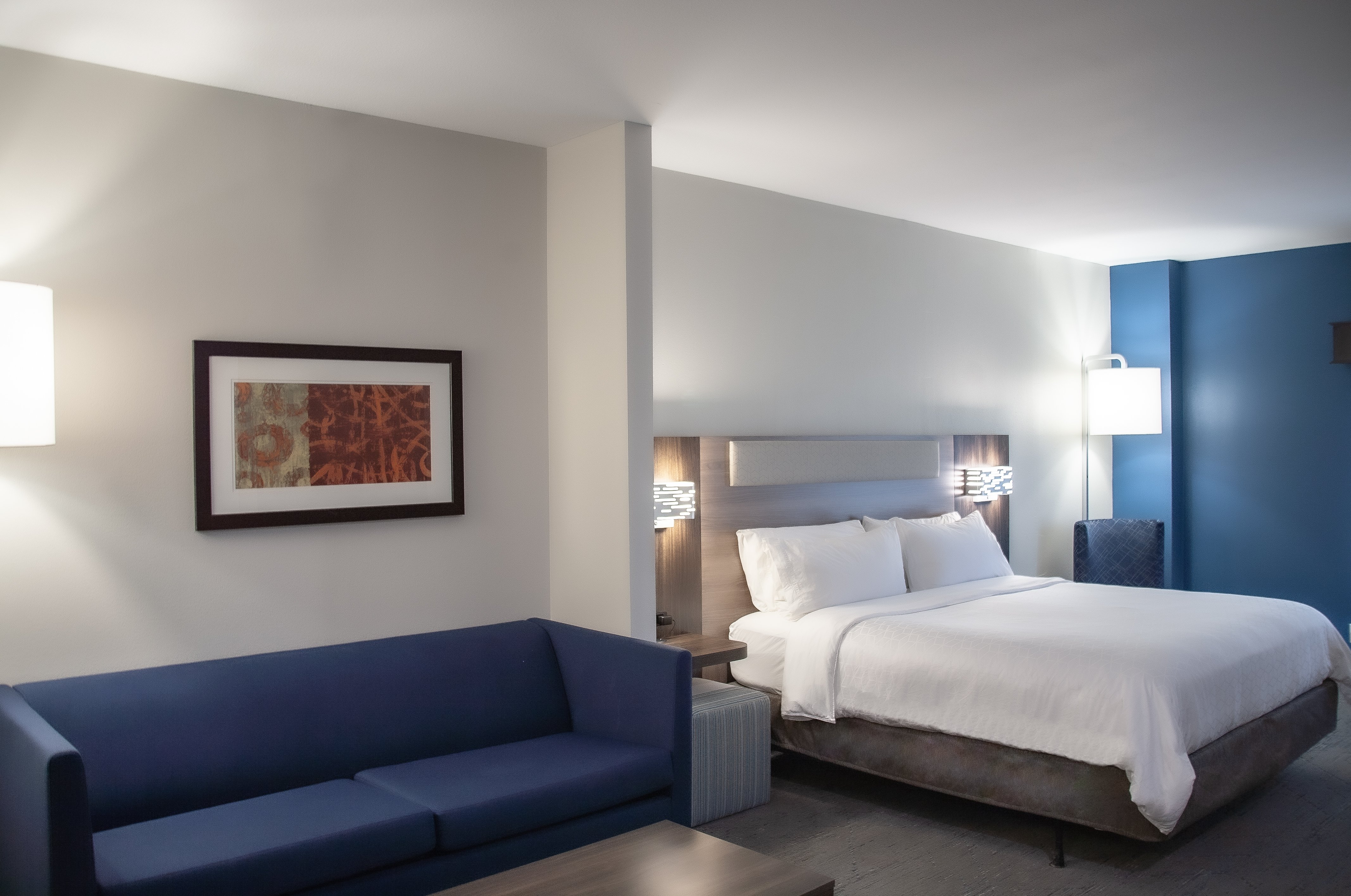 Suite, King Bed, Accessible