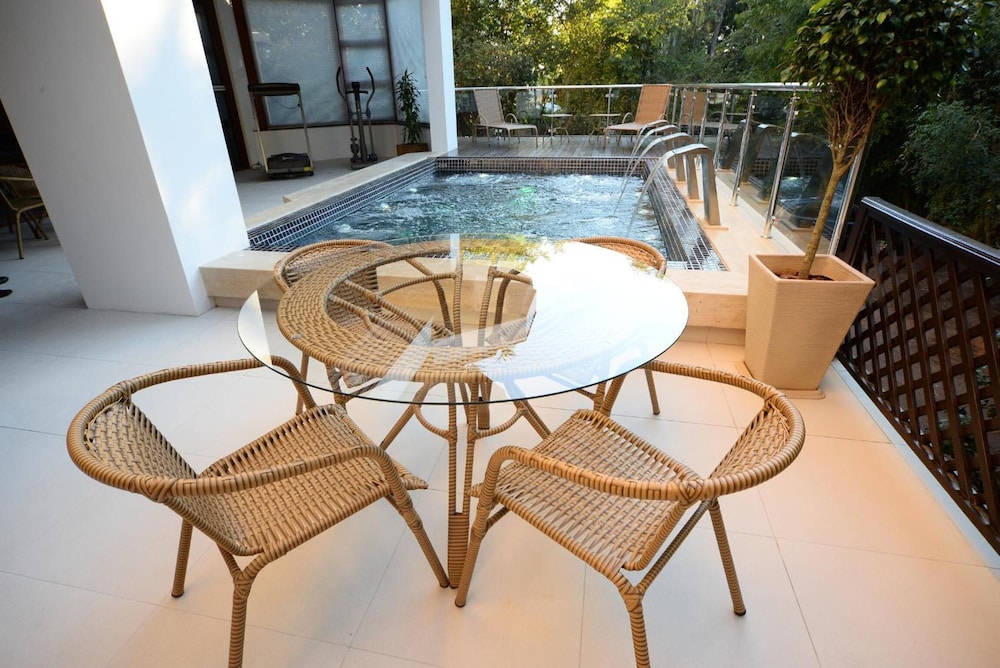 HOTEL AGUAS CLARAS 32/50