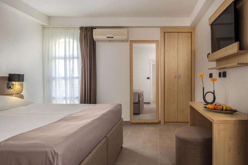DELFIN HOTEL 9/22