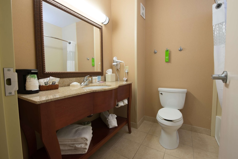 Hampton Inn Bismarck 32/78
