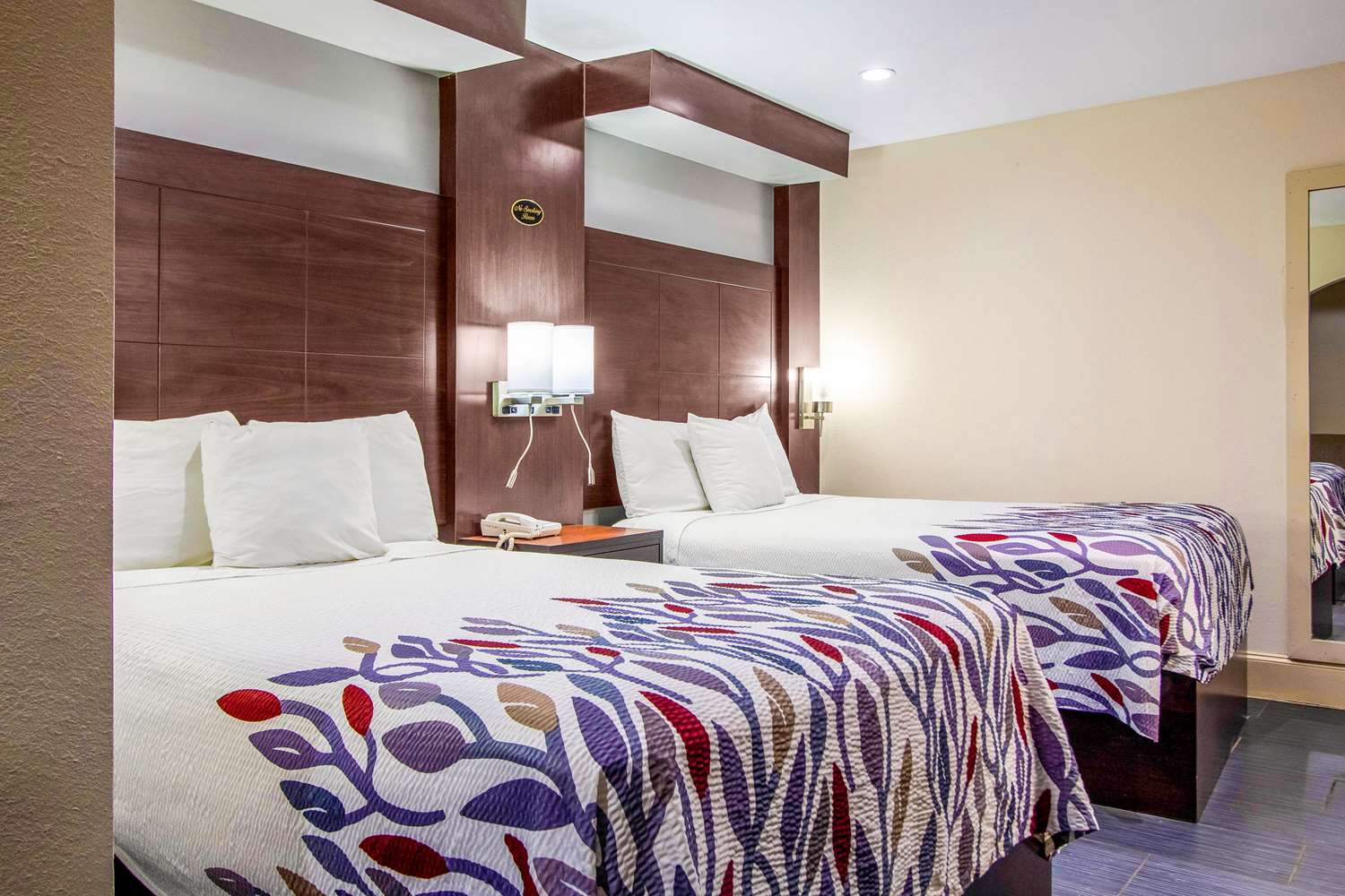 EFFICIENCY, SUITE, 2 DOUBLE BEDS