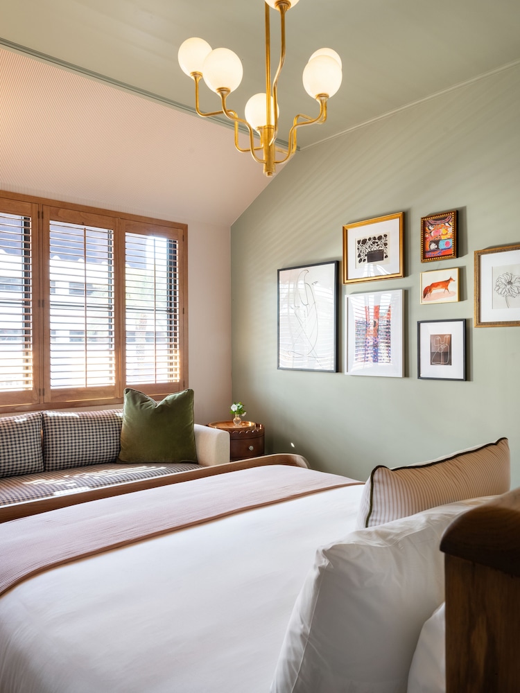 STANDARD, KING BED